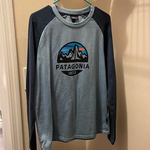 Patagonia Men’s Crew Neck Sweatshirt. Size Large, Blue.